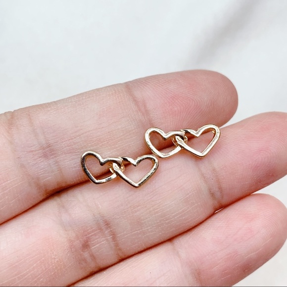 ❣️$25/3❣️Tiny Double Hearts Stud Earrings - Picture 5 of 8